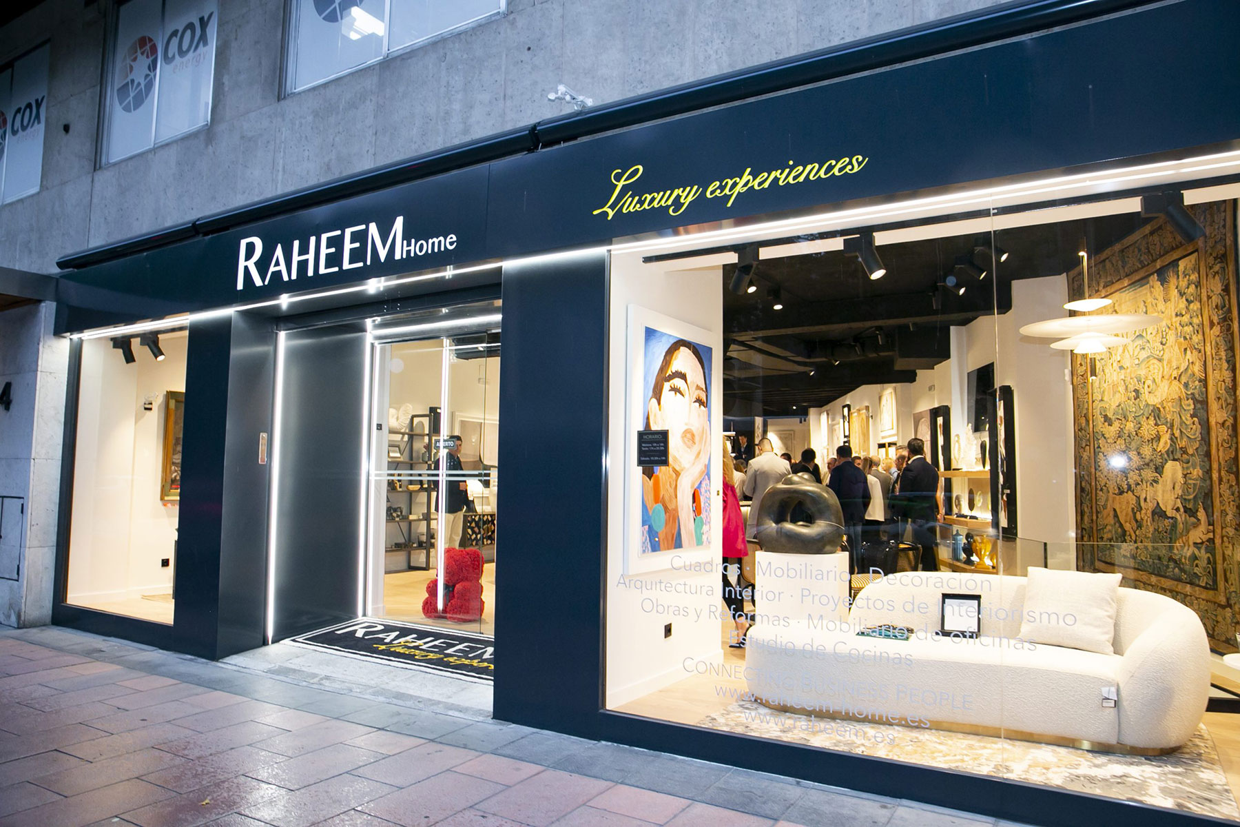 Blossom asiste a la inauguración de la nueva boutique de Raheem Home